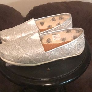 Sliver shoes, Tom shoes look a like